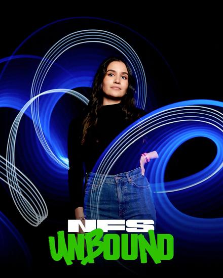 Frau vor schwarzem Hintergrund mit blauen Lichtschleifen, darunter das Logo „NFS Unbound“
